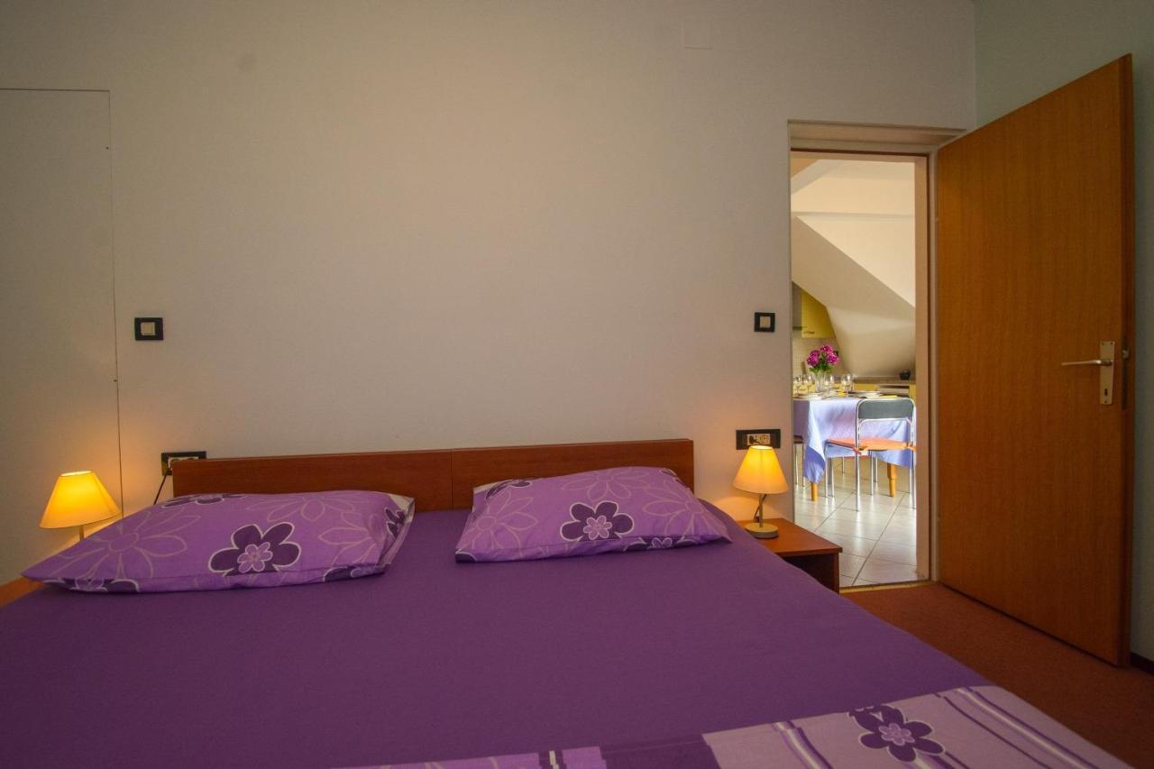 Apartments Marija - By The Sea Rogoznica  Exterior photo