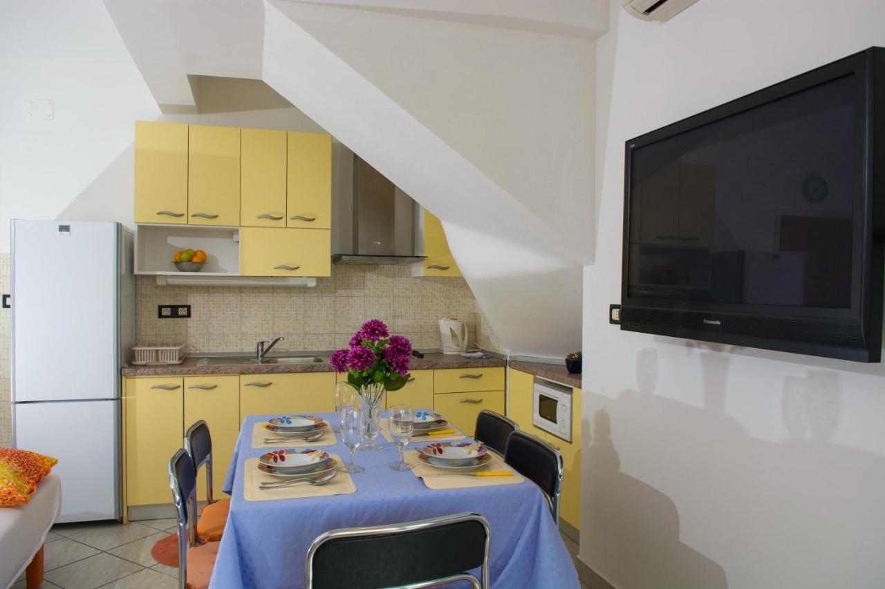 Apartments Marija - By The Sea Rogoznica  Exterior photo