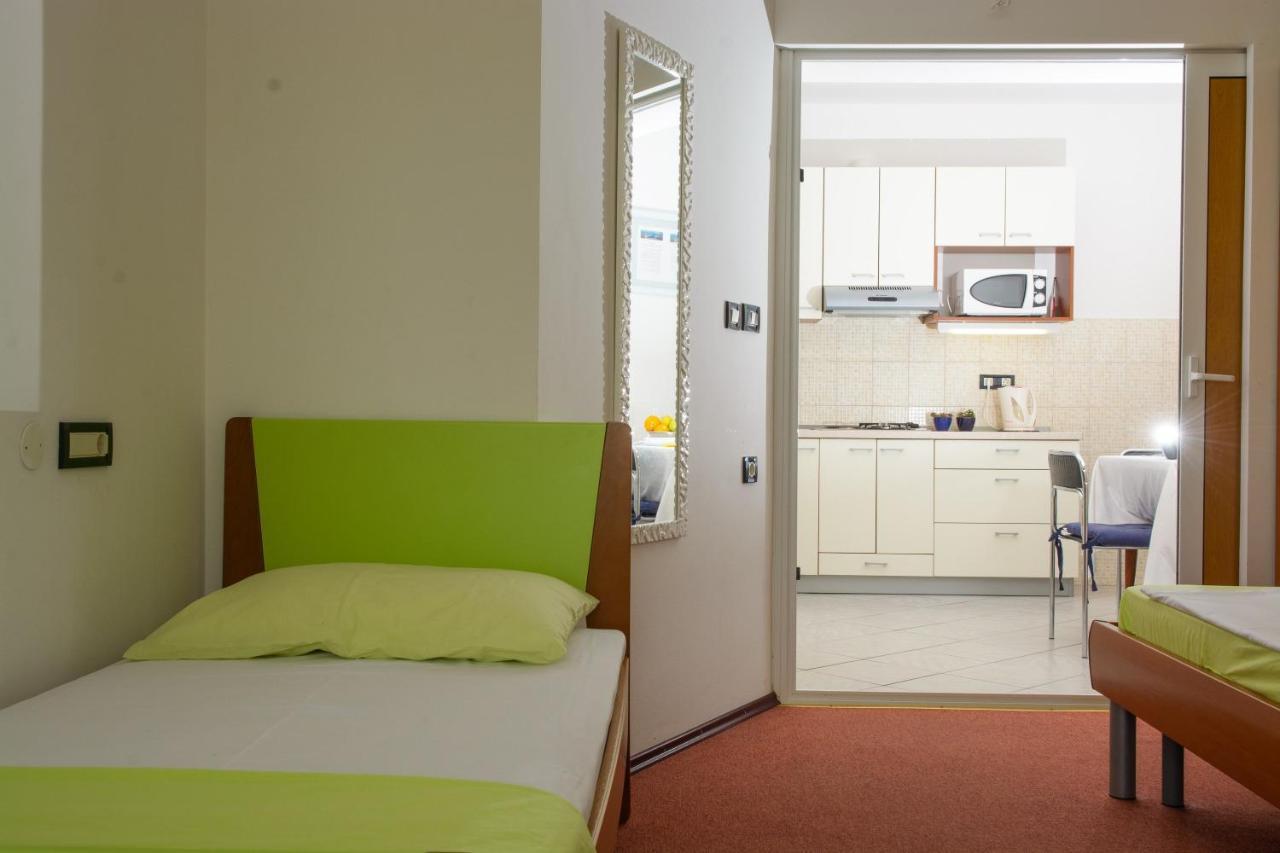 Apartments Marija - By The Sea Rogoznica  Exterior photo